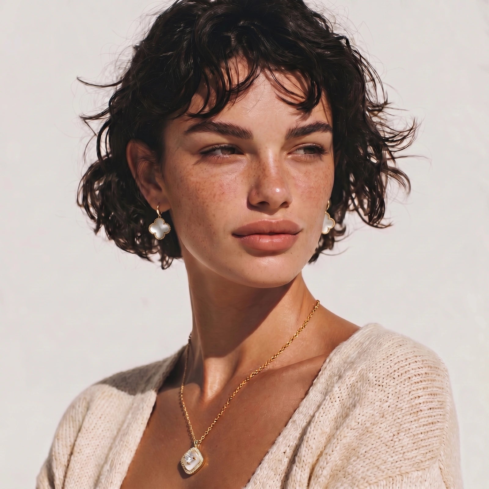 Golden Halo Pearl Pendant | Mila & Co.